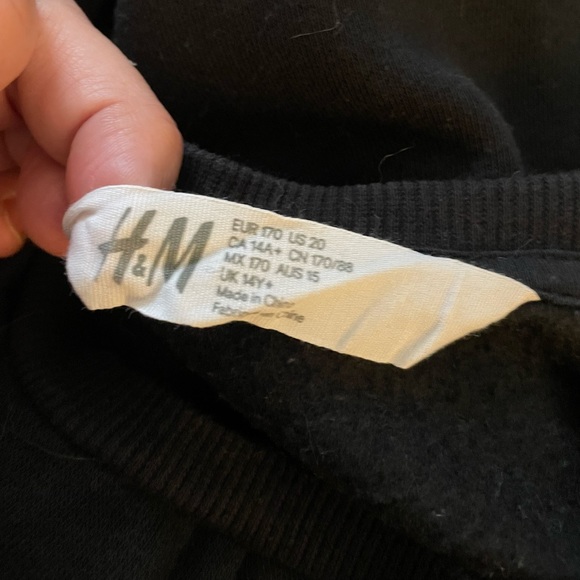 H&M black girls sweatshirt with sequins on the arms - Picture 2 of 5